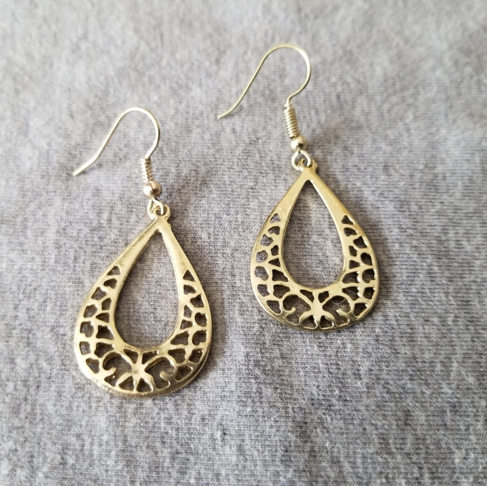 Gold teardrop earrings